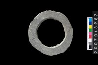 藏品(石環製作材料-帶搓磨痕石環粗胚)的圖片