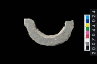 藏品(石環製作材料-旋截圓環粗胚殘件)的圖片