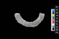 藏品(石環製作材料-旋截圓環粗胚殘件)的圖片