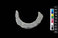 藏品(石環製作材料-旋截圓環粗胚殘件)的圖片