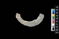 藏品(石環製作材料-旋截圓環粗胚殘件)的圖片