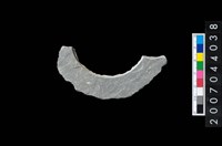 藏品(石環製作材料-旋截圓環粗胚殘件)的圖片