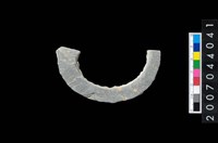 藏品(石環製作材料-旋截圓環粗胚殘件)的圖片