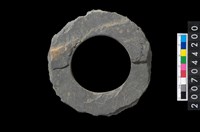 藏品(石環製作材料-帶搓磨痕石環粗胚)的圖片