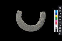 藏品(石環製作材料-帶搓磨痕石環粗胚)的圖片