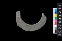 藏品(石環製作材料-帶搓磨痕石環粗胚)的圖片