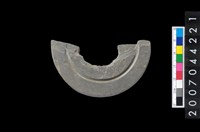 藏品(石環製作材料-帶搓磨痕石環粗胚)的圖片