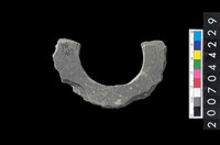 藏品(石環製作材料-帶搓磨痕石環粗胚)的圖片