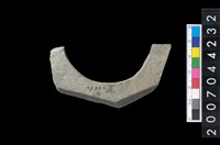 藏品(石環製作材料－帶搓磨痕石環粗胚)的圖片