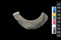 藏品(石環製作材料－帶搓磨痕石環粗胚)的圖片