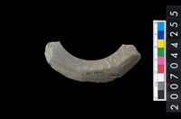 藏品(石環製作材料－帶搓磨痕石環粗胚)的圖片