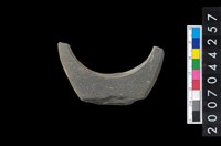 藏品(石環製作材料－帶搓磨痕石環粗胚)的圖片