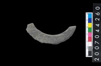 藏品(石環製作材料－帶搓磨痕石環粗胚)的圖片