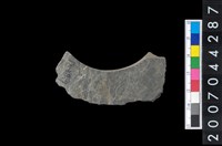 藏品(石環製作材料－帶搓磨痕石環粗胚)的圖片