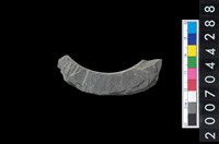 藏品(石環製作材料－帶搓磨痕石環粗胚)的圖片