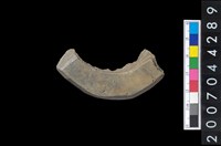 藏品(石環製作材料－帶搓磨痕石環粗胚)的圖片