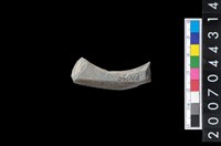 藏品(石環製作材料-帶搓磨痕石環粗胚)的圖片