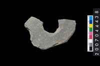 藏品(石環製作材料-中央帶啄孔打製圓板)的圖片