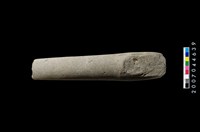 藏品(有槽石棒)的圖片