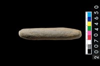 藏品(有槽石棒)的圖片