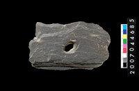 藏品(帶穿板岩片)的圖片