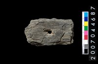 藏品(帶穿板岩片)的圖片