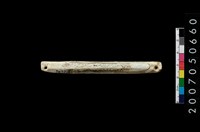 藏品(兩端帶穿玉棒)的圖片