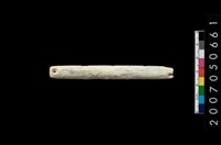 藏品(兩端帶穿玉棒)的圖片