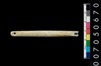 藏品(兩端帶穿玉棒)的圖片