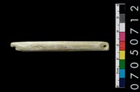 藏品(兩端帶穿玉棒)的圖片