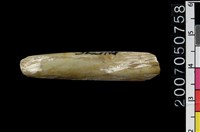 藏品(兩端帶穿玉棒)的圖片