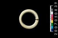 藏品(環狀玦形耳飾)的圖片