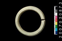 藏品(環狀玦形耳飾)的圖片