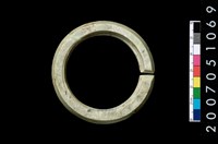 藏品(環狀玦形耳飾)的圖片