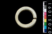 藏品(環狀玦形耳飾)的圖片