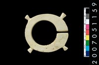 藏品(帶四突起玦形耳飾)的圖片