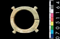 藏品(帶四突起玦形耳飾)的圖片