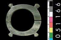 藏品(帶四突起玦形耳飾)的圖片