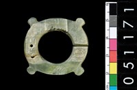 藏品(帶四突起玦形耳飾)的圖片
