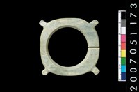 藏品(帶四突起玦形耳飾)的圖片