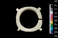 藏品(帶四突起玦形耳飾)的圖片