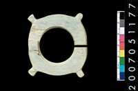 藏品(帶四突起玦形耳飾)的圖片