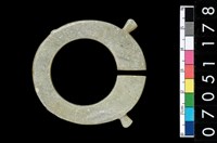 藏品(帶四突起玦形耳飾)的圖片