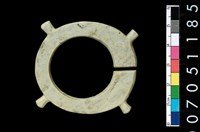 藏品(帶四突起玦形耳飾)的圖片