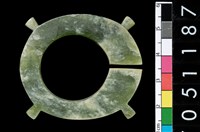 藏品(帶四突起玦形耳飾)的圖片