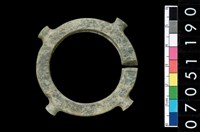 藏品(帶四突起玦形耳飾)的圖片