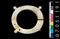 藏品(帶四突起玦形耳飾)的圖片