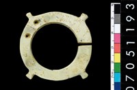 藏品(帶四突起玦形耳飾)的圖片