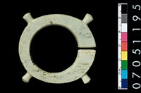 藏品(帶四突起玦形耳飾)的圖片