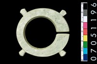 藏品(帶四突起玦形耳飾)的圖片